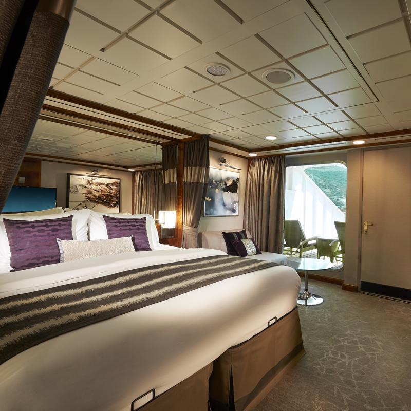 Aft-Facing Penthouse with Balcony-Norwegian Star 