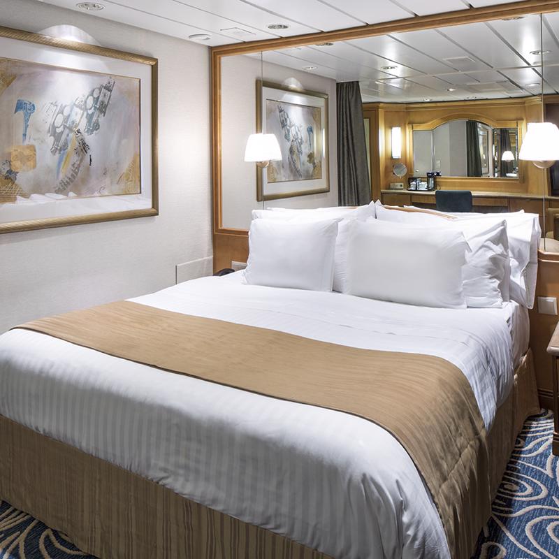 Owner's Suite 1 Bedroom-Vision of the Seas