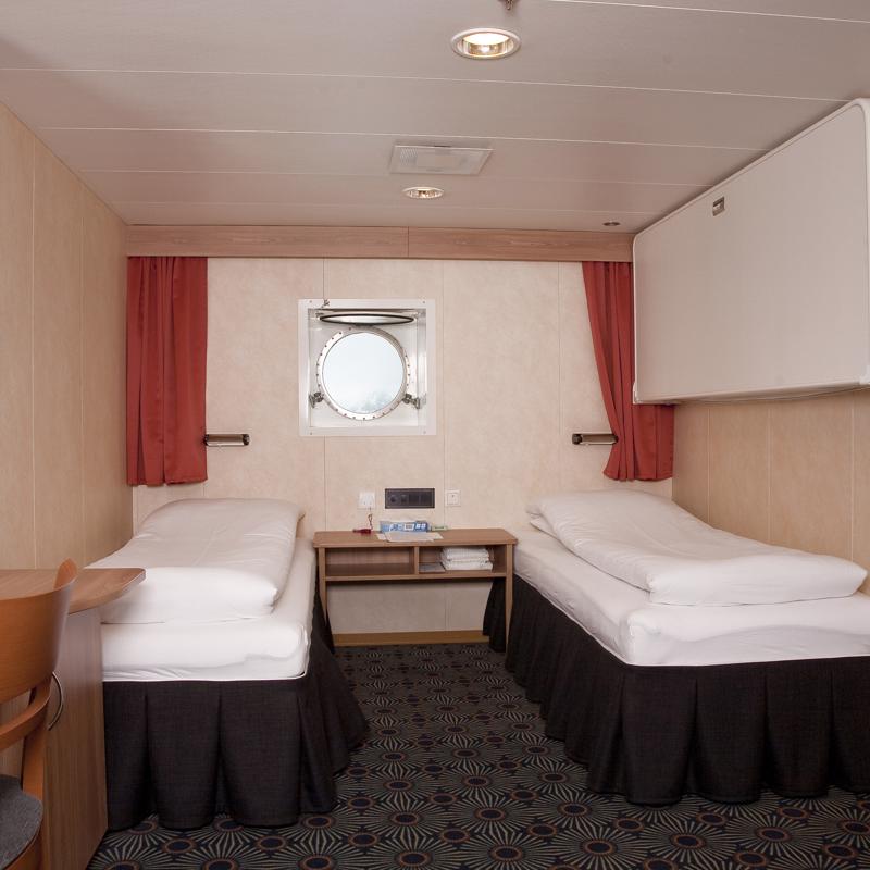 Porthole Twin Cabin - G Expedition